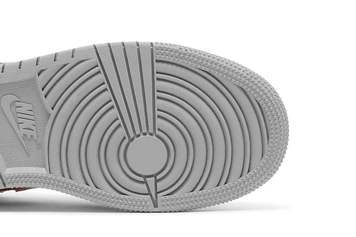 (Grade School) Air Jordan 1 Low SE 'Light Smoke Grey Gym Red' DM0589-016