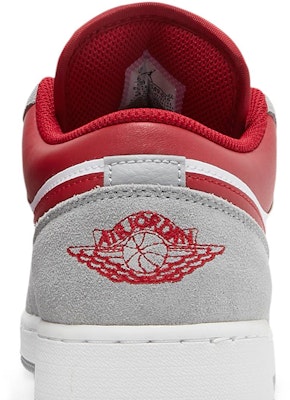 (Grade School) Air Jordan 1 Low SE 'Light Smoke Grey Gym Red' DM0589-016 Sizing (Grade School) Air Jordan 1 Low SE 'Light Smoke Grey Gym Red' DM0589-016