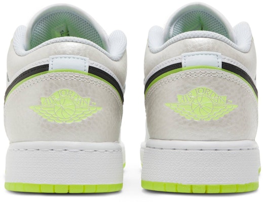 (Grade School) Air Jordan 1 Low SE 'Warped Swoosh' DV1324-117 Details for (Grade School) Air Jordan 1 Low SE 'Warped Swoosh' DV1324-117
