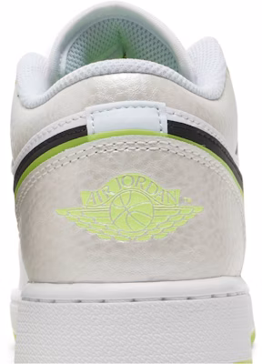 (大童)Air Jordan 1 Low SE 'Warped Swoosh'扭曲钩 低帮篮球鞋 DV1324-117 Sizing (大童)Air Jordan 1 Low SE 'Warped Swoosh'扭曲钩 低帮篮球鞋 DV1324-117