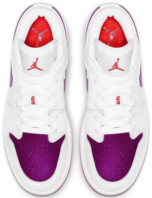 (GS) 에어 조던 1 로우 화이트 트루 베리 554723-161 Lookbook (GS) 에어 조던 1 로우 화이트 트루 베리 554723-161