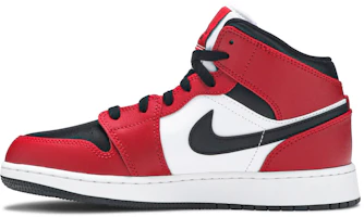 Lookbook (Grade School) Air Jordan 1 Mid 'Chicago Black Toe' 554725-069