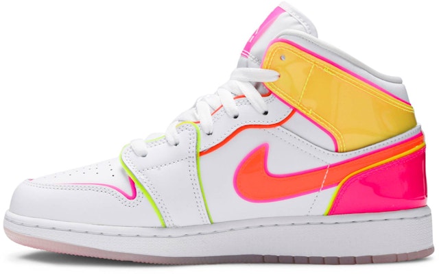 (GS) 에어 조던 1 미드 '엣지 글로우' CV4611-100 Lookbook (GS) 에어 조던 1 미드 '엣지 글로우' CV4611-100