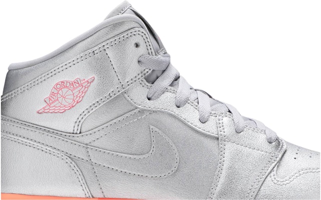 (Gred Sekolah) Air Jordan 1 Mid 'Perak Metalik Merah Jambu Crimson' 555112-006 Order (Gred Sekolah) Air Jordan 1 Mid 'Perak Metalik Merah Jambu Crimson' 555112-006