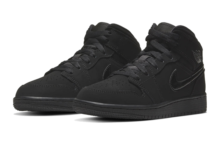 Lookbook (Año Escolar) Air Jordan 1 Mid 'Triple Black' zapatillas escolares negras. 554725-056