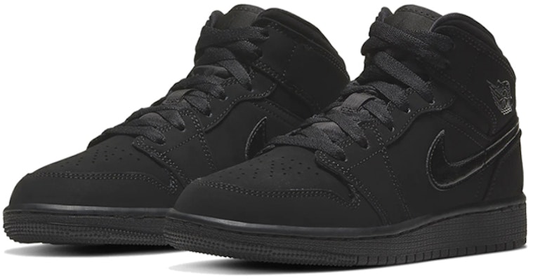 (Año Escolar) Air Jordan 1 Mid 'Triple Black' zapatillas escolares negras. 554725-056 Lookbook (Año Escolar) Air Jordan 1 Mid 'Triple Black' zapatillas escolares negras. 554725-056