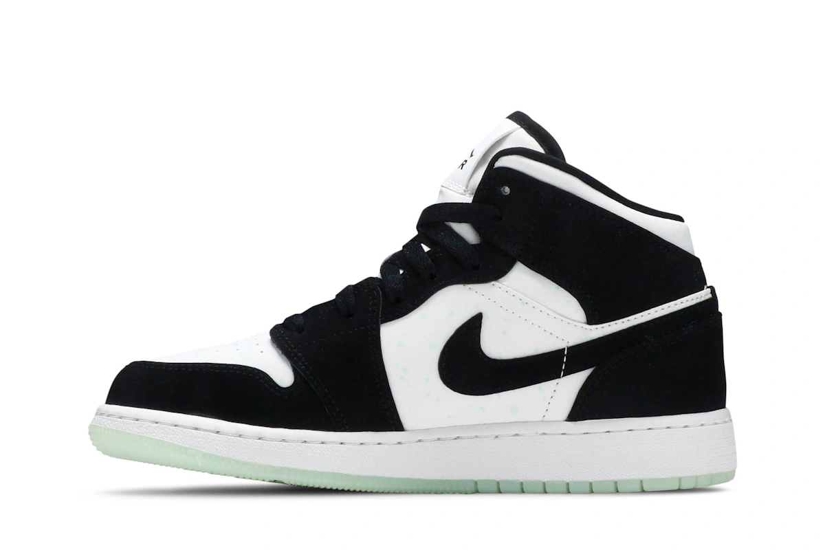 (Grade School) Air Jordan 1 Mid SE 'Glow in the Dark Panda' BQ6931-103
