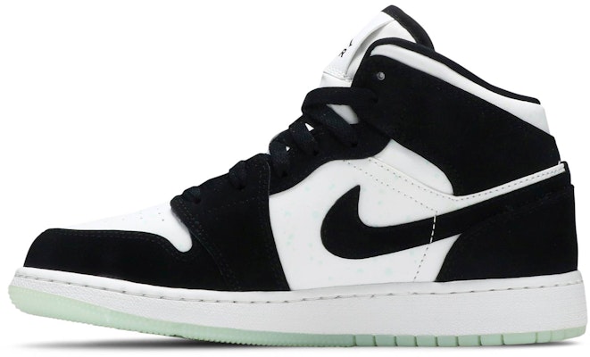 (Kanak-kanak) Air Jordan 1 Mid SE 'Glow in the Dark Panda' BQ6931-103 Lookbook (Kanak-kanak) Air Jordan 1 Mid SE 'Glow in the Dark Panda' BQ6931-103