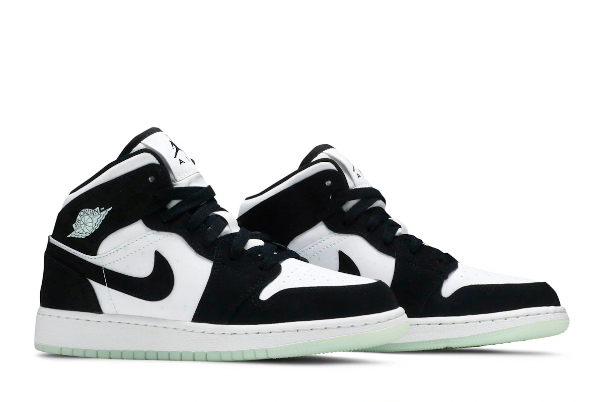 (Grade School) Air Jordan 1 Mid SE 'Glow in the Dark Panda' BQ6931-103