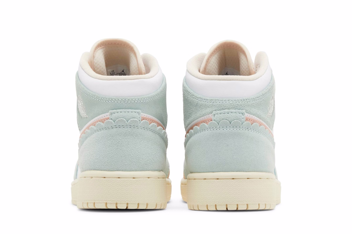 (Grade School) Air Jordan 1 Mid SE 'Pink Oxford' DZ5361-100