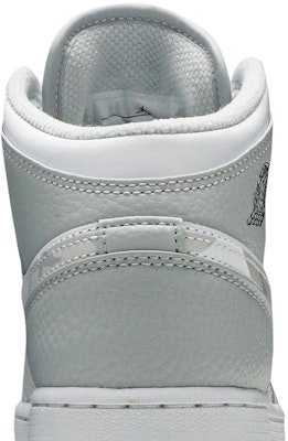 (Grade School) Air Jordan 1 Mid SE 'Swoosh Logo - Grey Camo' DD3235-100 Sizing (Grade School) Air Jordan 1 Mid SE 'Swoosh Logo - Grey Camo' DD3235-100