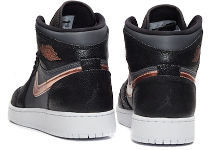 (GS) 에어 조던 1 레트로 하이 '블랙 메탈릭 레드 브론즈' 705300-006 Shop (GS) 에어 조던 1 레트로 하이 '블랙 메탈릭 레드 브론즈' 705300-006