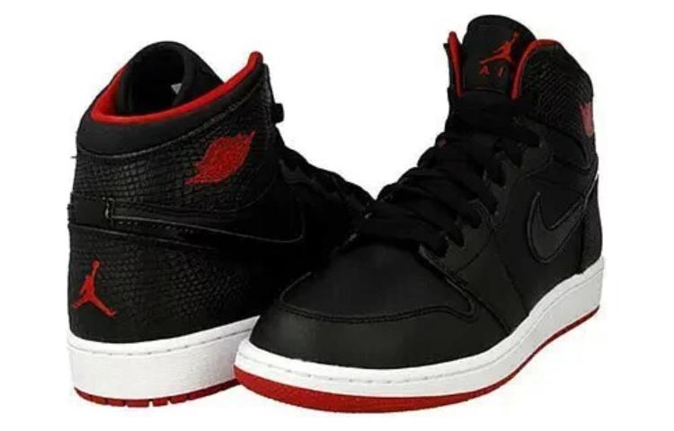 Lookbook GS エアジョーダン1 レトロ ハイ "ブレッド スネーク" 705300-021