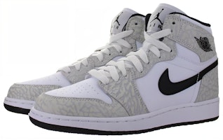 (Akademik) Air Jordan 1 Retro High Premium 'Putih Hitam' 838850-106 Lookbook (Akademik) Air Jordan 1 Retro High Premium 'Putih Hitam' 838850-106