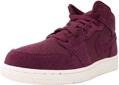 (Kanak-Kanak) Air Jordan 1 Retro Mid 'Bordeaux' 554725-625 Lookbook (Kanak-Kanak) Air Jordan 1 Retro Mid 'Bordeaux' 554725-625