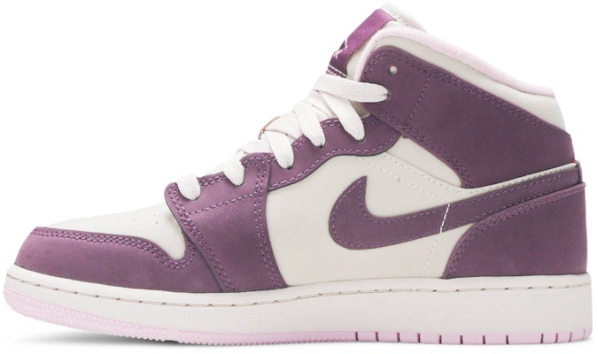 (Kanak-Kanak) Air Jordan 1 Retro Mid 'Pro Purple' 555112-500 Lookbook (Kanak-Kanak) Air Jordan 1 Retro Mid 'Pro Purple' 555112-500