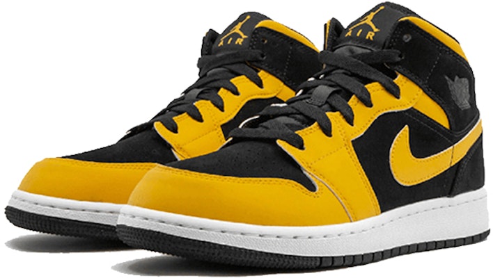 (Akas Sekolah) Air Jordan 1 Retro Mid 'Reverse New Love' 554725-071 Lookbook (Akas Sekolah) Air Jordan 1 Retro Mid 'Reverse New Love' 554725-071