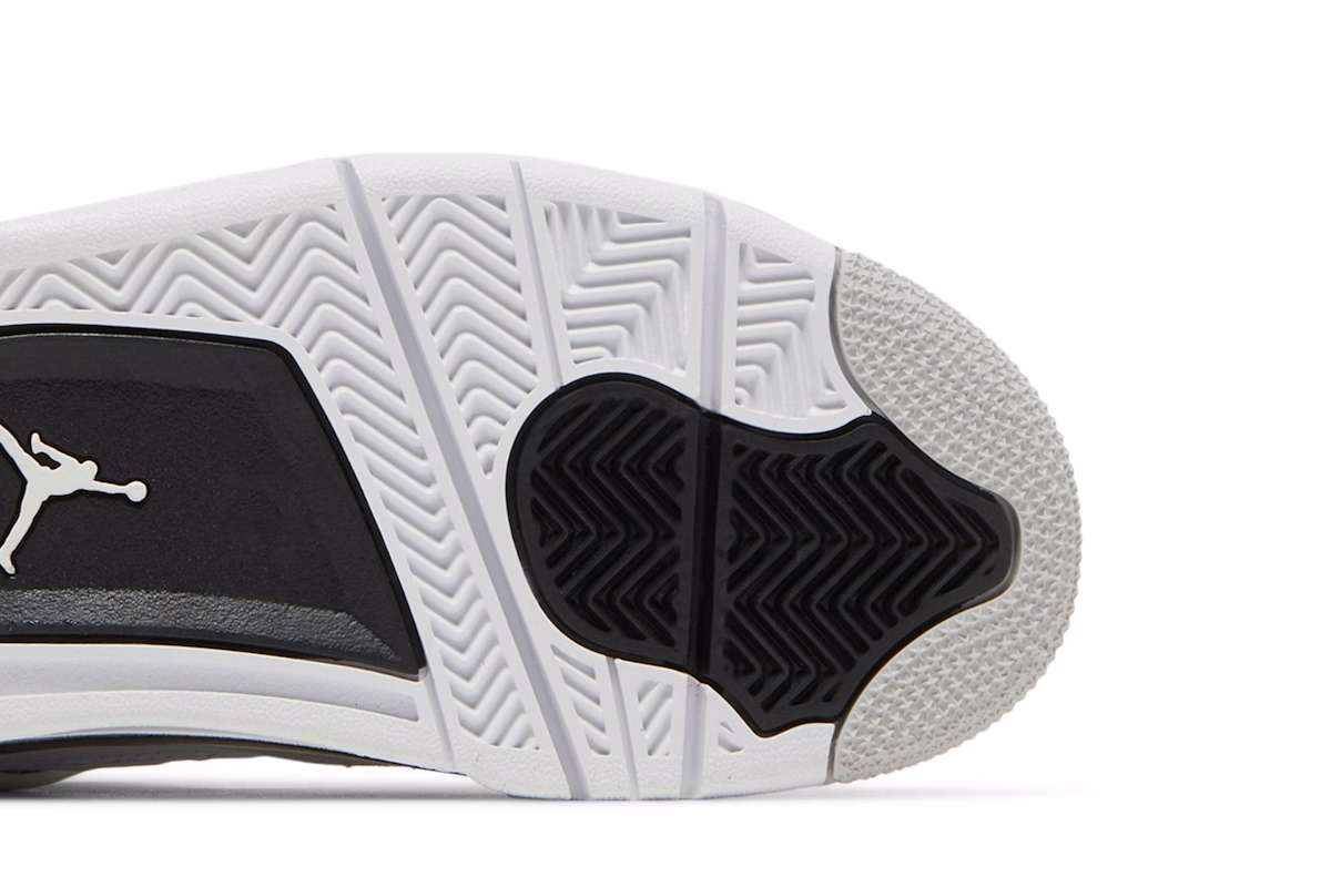 (Grade School) Air Jordan 4 Retro 'Military Black' 408452-111