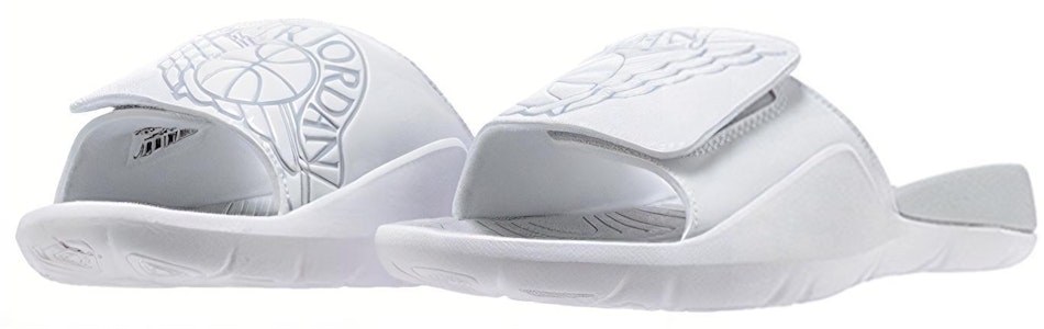 (Secundaria) Sandalias Air Jordan Hydro 7 'Pure Platinum'. AA2516-100 Lookbook (Secundaria) Sandalias Air Jordan Hydro 7 'Pure Platinum'. AA2516-100