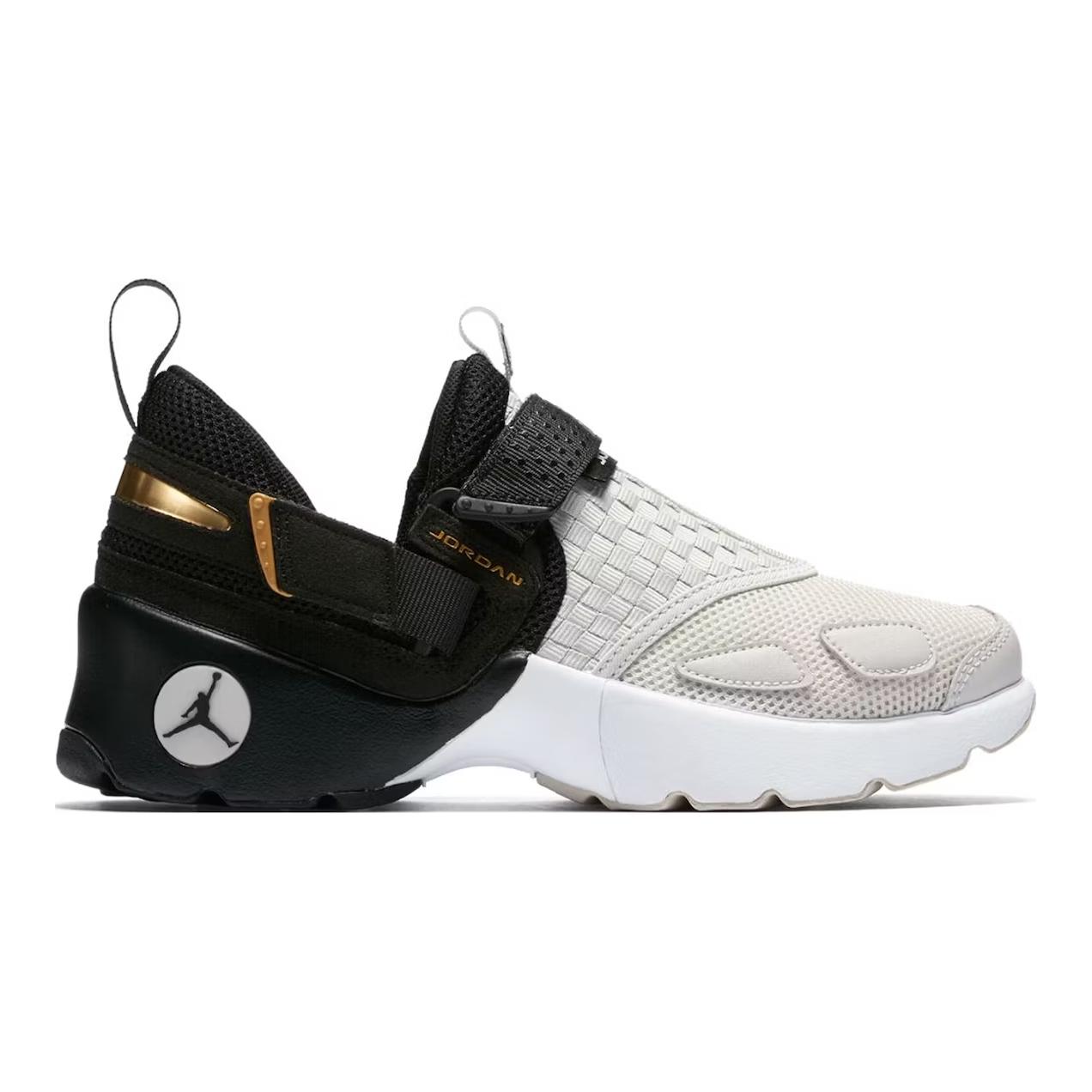 Order (Grade School) Air Jordan Trunner LX BG ''Schwarz Light Bone'' 897996-031