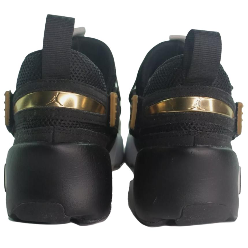 Lookbook (Grade School) Air Jordan Trunner LX BG ''Schwarz Light Bone'' 897996-031