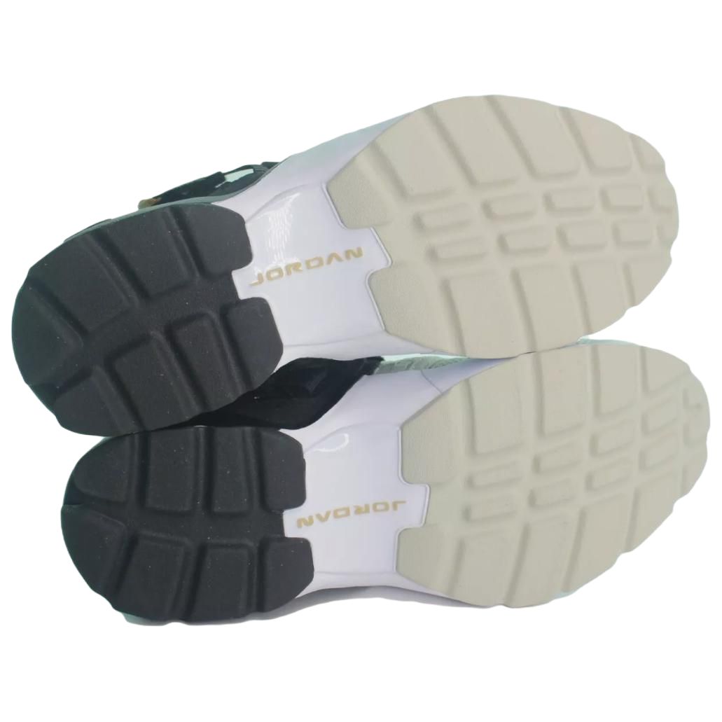 Shop (Grade School) Air Jordan Trunner LX BG ''Schwarz Light Bone'' 897996-031
