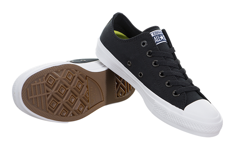Shop Converse Chuck Taylor All Star 2 Low 'Negro' (Para Niños en Edad Escolar) 250149C
