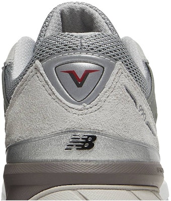 (Grade School) New Balance 990 v5 Grey GC990GL5 Sizing (Grade School) New Balance 990 v5 Grey GC990GL5