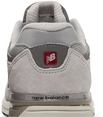 (Grade School) New Balance 990v3 Wide 'Grey' GC990GY3-W Sizing (Grade School) New Balance 990v3 Wide 'Grey' GC990GY3-W