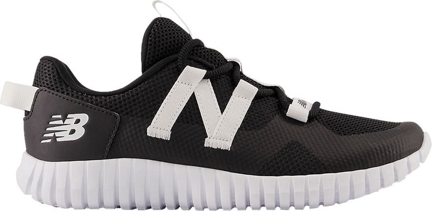 new-balance-playgruv-v2-bungee-wide-black-white-gs