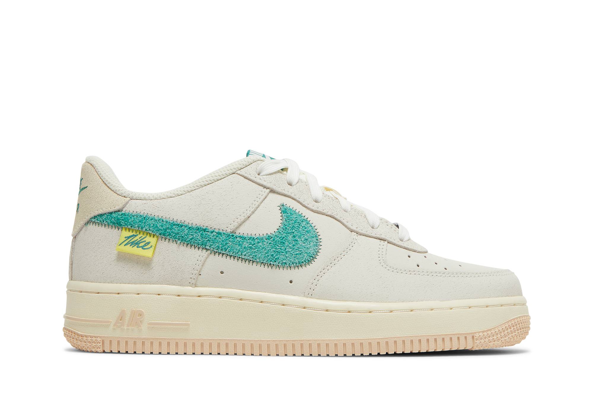 Buy (Kanak-Kanak Sekolah) Nike Air Force 1 Low 'Ujian Masa' DO5877-100
