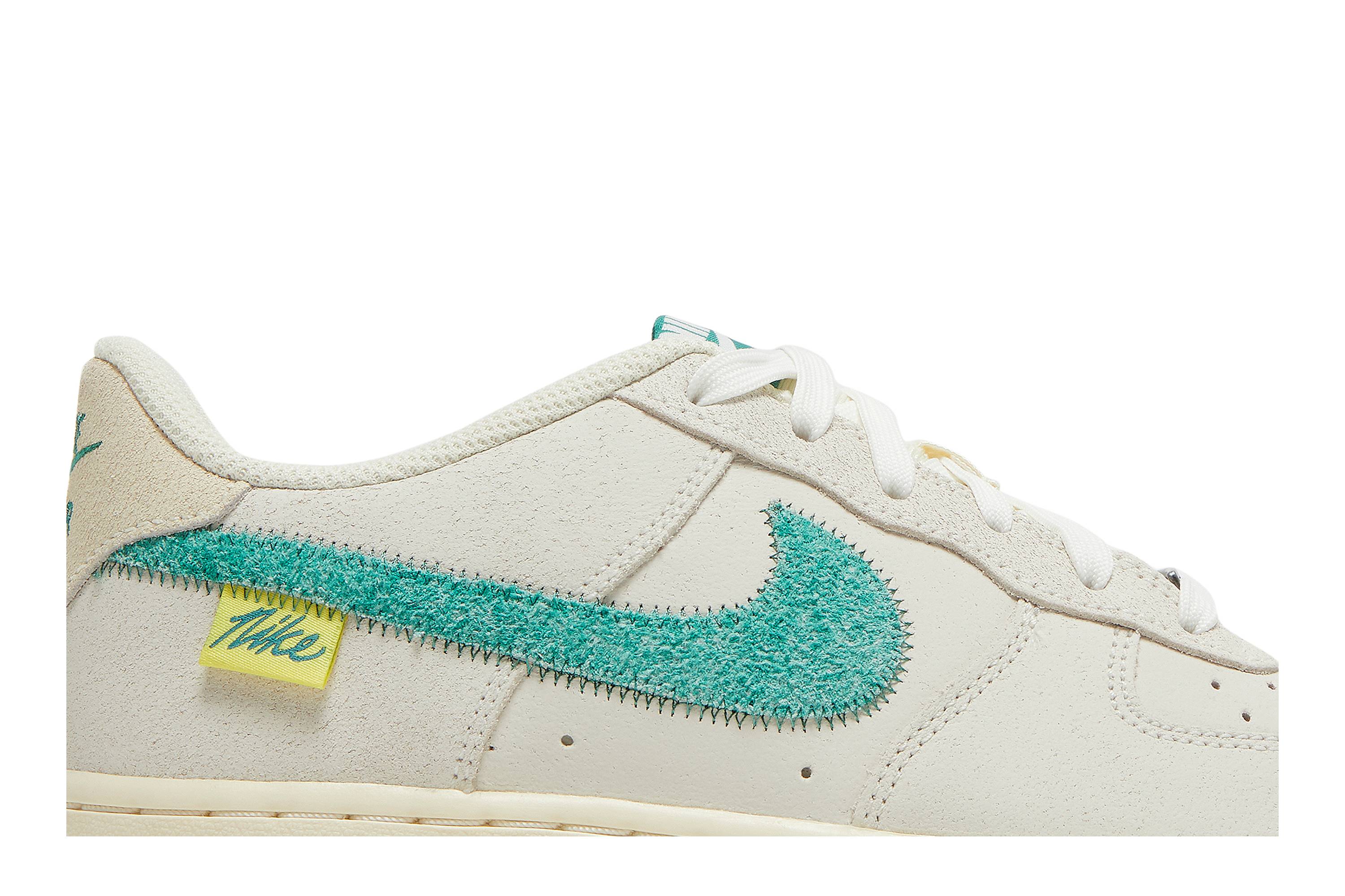 Order (Kanak-Kanak Sekolah) Nike Air Force 1 Low 'Ujian Masa' DO5877-100