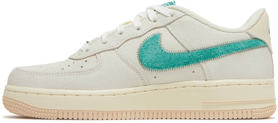 (Kanak-Kanak Sekolah) Nike Air Force 1 Low 'Ujian Masa' DO5877-100 Lookbook (Kanak-Kanak Sekolah) Nike Air Force 1 Low 'Ujian Masa' DO5877-100