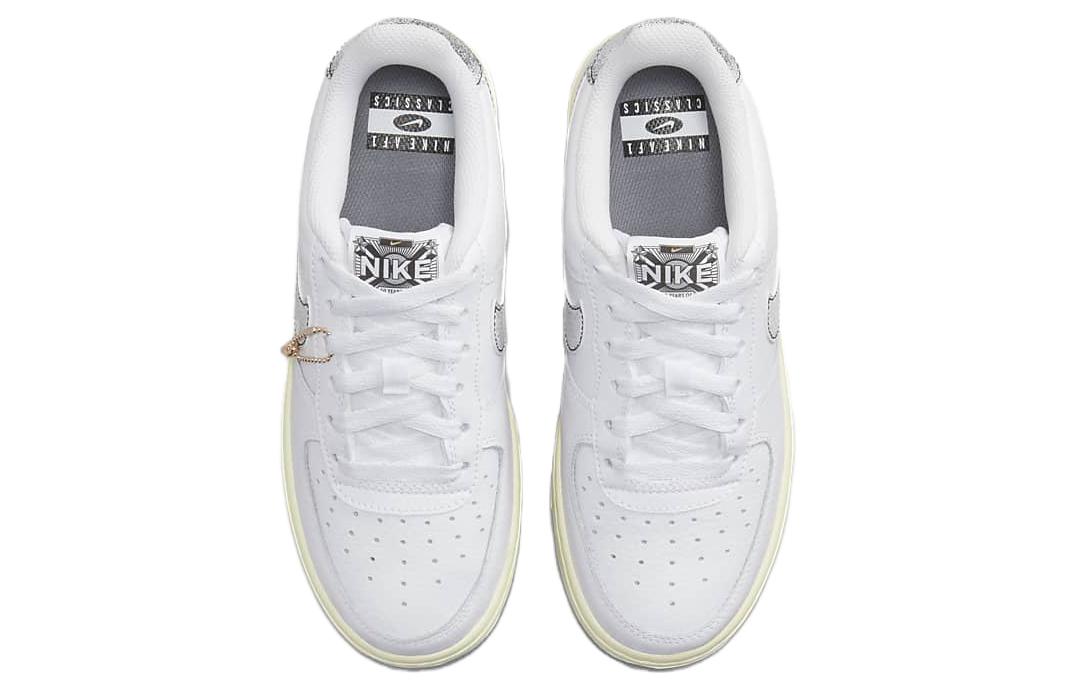 Shop (Sekolah Dasar) Nike Air Force 1 LV8 3 '50 Tahun Hip-Hop' DX1657-100