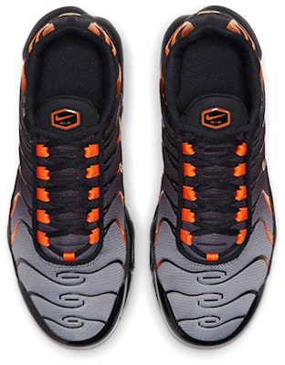 GS ナイキ エア マックス プラス "ブラック/チームオレンジ" DJ4619-001 Lookbook GS ナイキ エア マックス プラス "ブラック/チームオレンジ" DJ4619-001