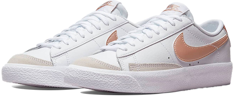 (Sekolah Rendah) Nike Blazer Low '77 'Putih Merah Gangsa Metalik' DA4074-107 Lookbook (Sekolah Rendah) Nike Blazer Low '77 'Putih Merah Gangsa Metalik' DA4074-107