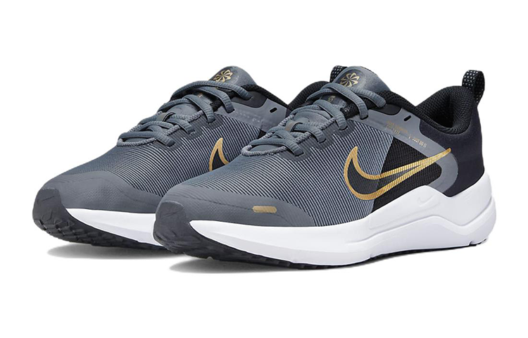 Lookbook (Nilai Sekolah) Nike Downshifter 12 'Abu Metalik Emas' anak-anak DM4194-005