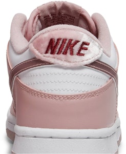 BTS 진 착용! (초등학생) 나이키 덩크 로우 '핑크 벨벳' DO6485-600 Sizing BTS 진 착용! (초등학생) 나이키 덩크 로우 '핑크 벨벳' DO6485-600