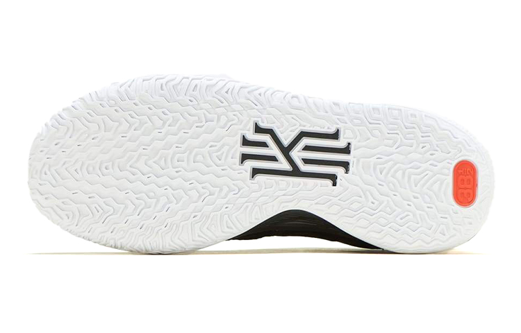 Shop （小学款）耐克 Kyrie 7 '罗斯威尔射线枪' CT4080-001