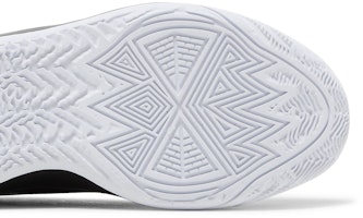 나이키 카이리 플라이트랩 6 '블랙 화이트' (초등학생) DQ8094-009 Purchase 나이키 카이리 플라이트랩 6 '블랙 화이트' (초등학생) DQ8094-009