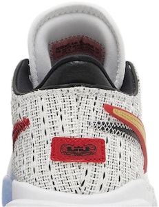 (大童) 耐克 LeBron 20 '首发' DQ8651-100 Sizing (大童) 耐克 LeBron 20 '首发' DQ8651-100