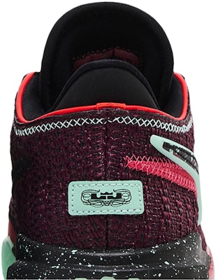 (Grade School) Nike LeBron 20 SE 'Night Maroon' Anak-Anak FB8974-600 Sizing (Grade School) Nike LeBron 20 SE 'Night Maroon' Anak-Anak FB8974-600