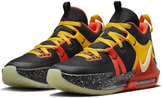 (大童)Nike LeBron Witness 7「黑亮紅碎點」DQ8650-001 Lookbook (大童)Nike LeBron Witness 7「黑亮紅碎點」DQ8650-001