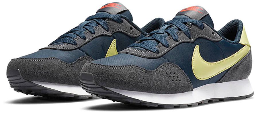 (大童款)Nike MD Valiant『深海光芒』CN8558-400 Lookbook (大童款)Nike MD Valiant『深海光芒』CN8558-400