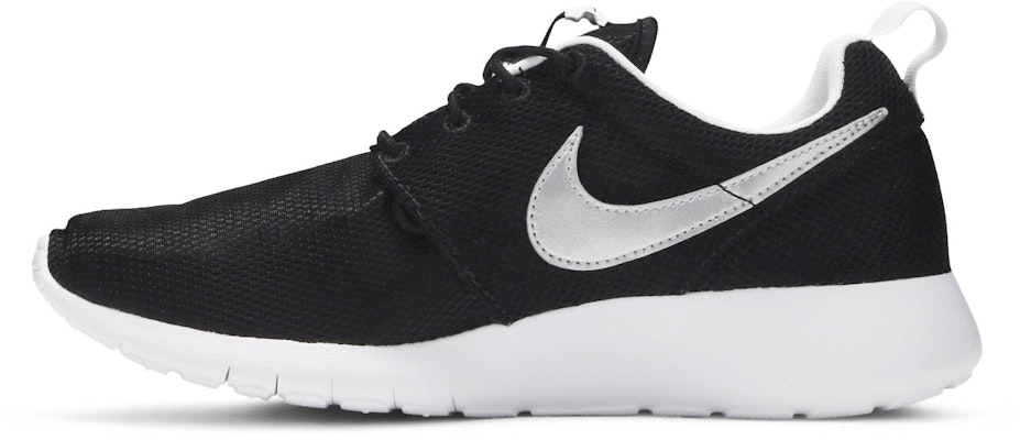 (Nilai Sekolah) Nike Roshe One 'Hitam Perak Metalik' 599728-021 Lookbook (Nilai Sekolah) Nike Roshe One 'Hitam Perak Metalik' 599728-021