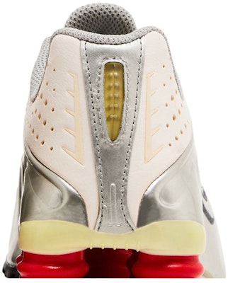GS 2012年ナイキ ショックス R4 コメットレッド 335990-005 Sizing GS 2012年ナイキ ショックス R4 コメットレッド 335990-005