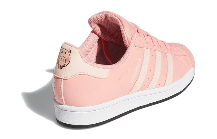 Shop GS トイ・ストーリー×adidas スーパースターJ “ハム” FZ4539