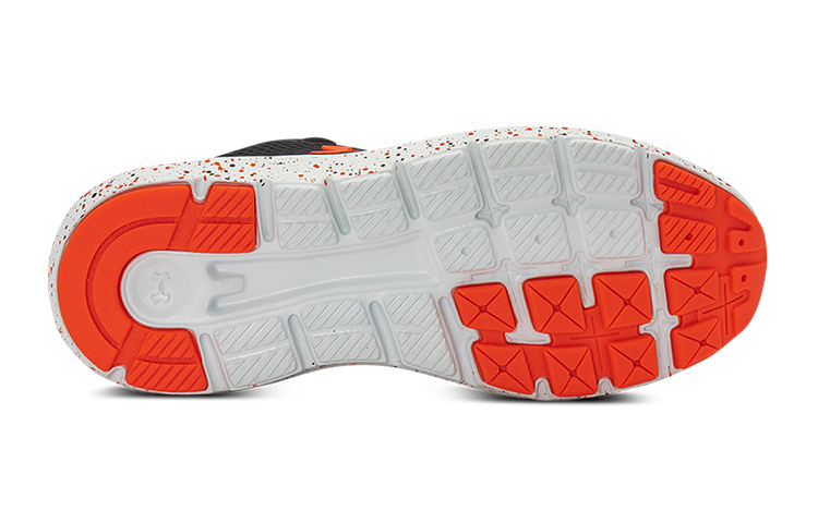 Shop 언더아머 서지 2 페이드 '블랙/할로 그레이' (초등학생용) 3023977-001