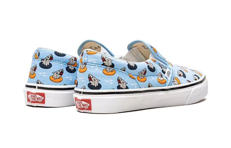 Shop (Kanak-Kanak) Vans Classic Slip-On 'Hiu Terapung' VN0A32QIVJB