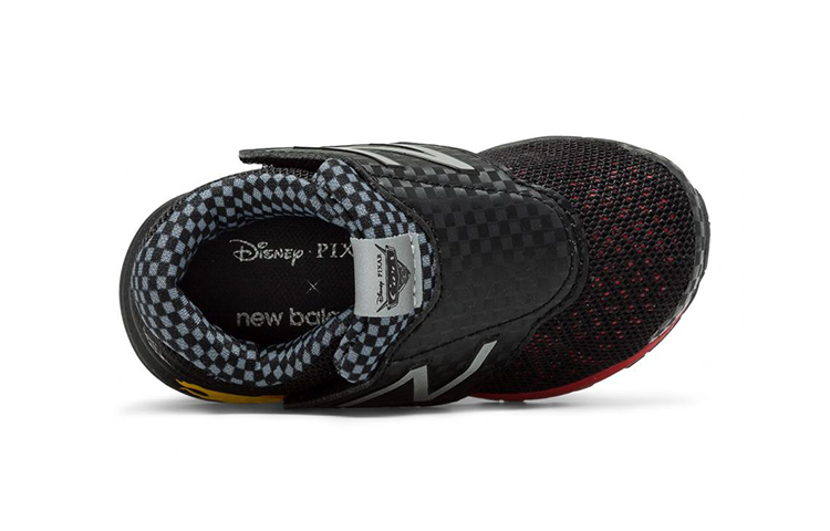 Lookbook 嬰兒 Disney x New Balance Vazee Rush v2 迪士尼聯名款 輕便透氣休閒運動鞋 黑紅拼色